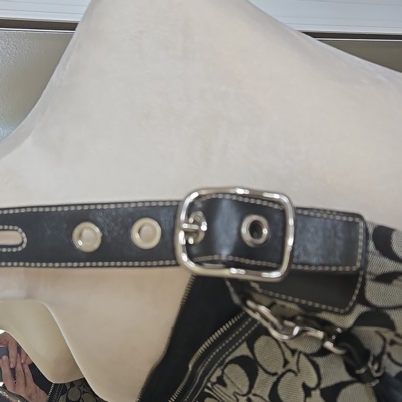 Coach Stylish Black and Cream Designer Women's Bag - Picture 3 of 6